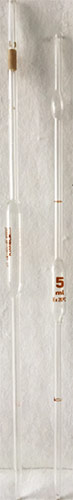 Photo of two volumetric pipettes