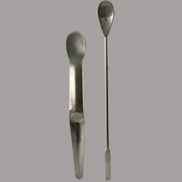 Photo de deux spatules métaliques