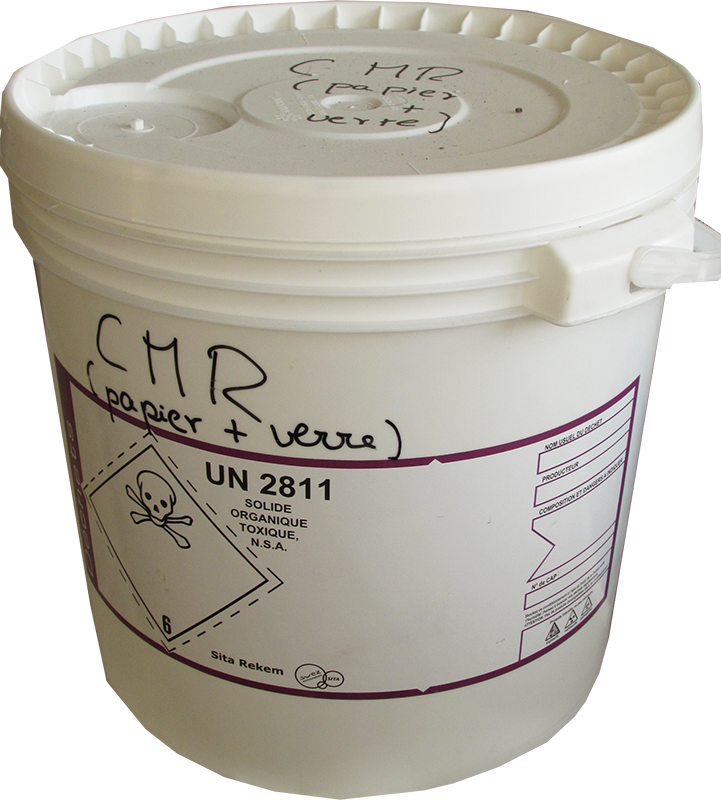Photo of a closed plastic seal with handwritten CMR (paper + glass)